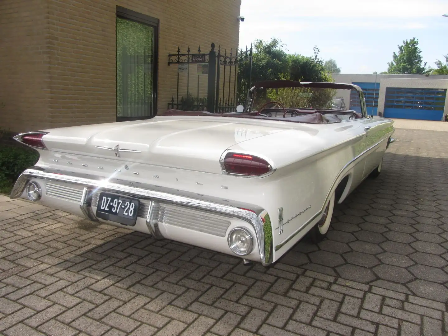 Oldsmobile Dynamic 88 Cabrio V 8 Rocket Motor Biały - 2