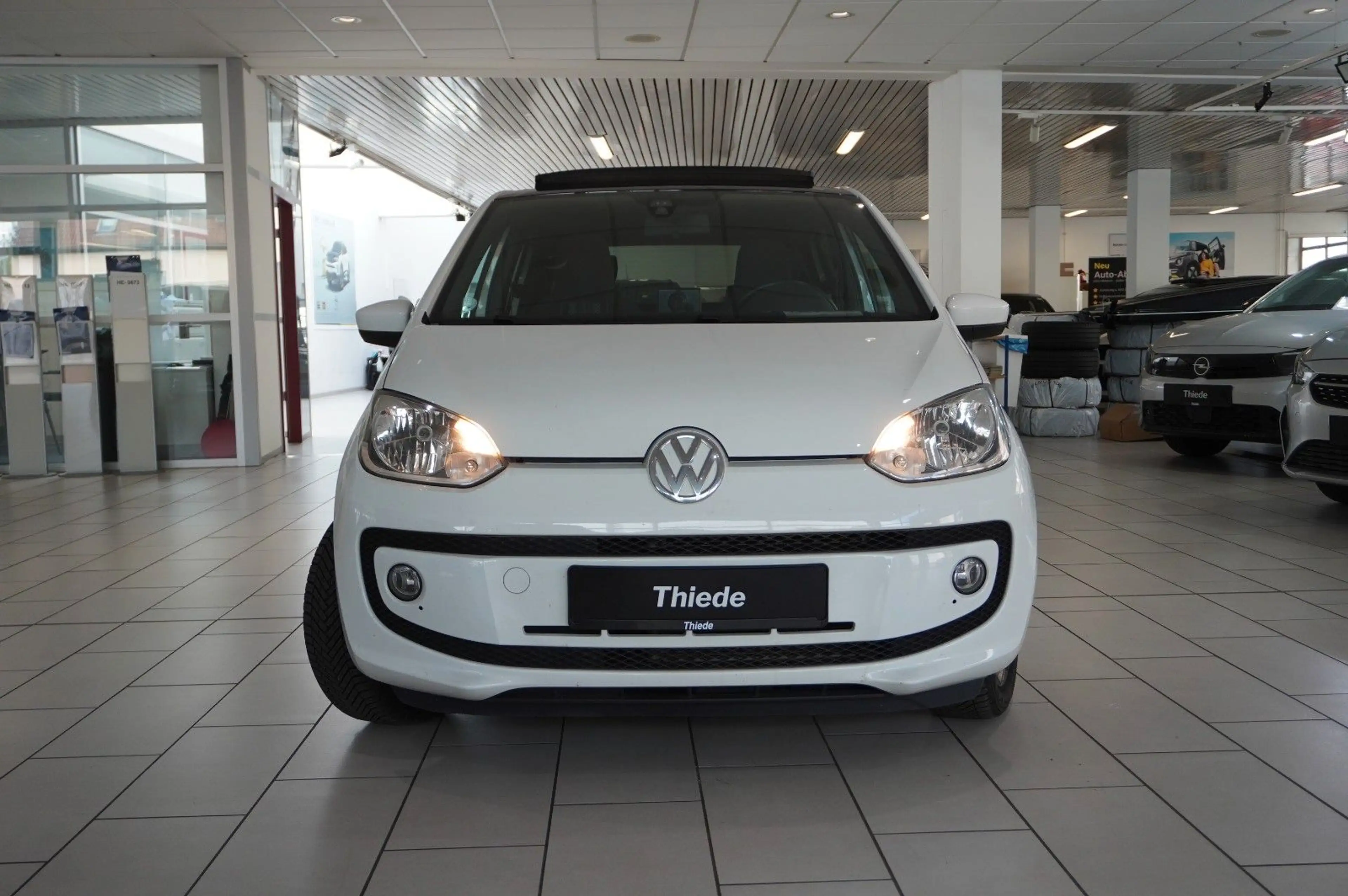 Volkswagen up! 1.0 CLUB 5-TÜR NAVI/SPORT/PANO./SHZ/PDC/TEMP — photo 6