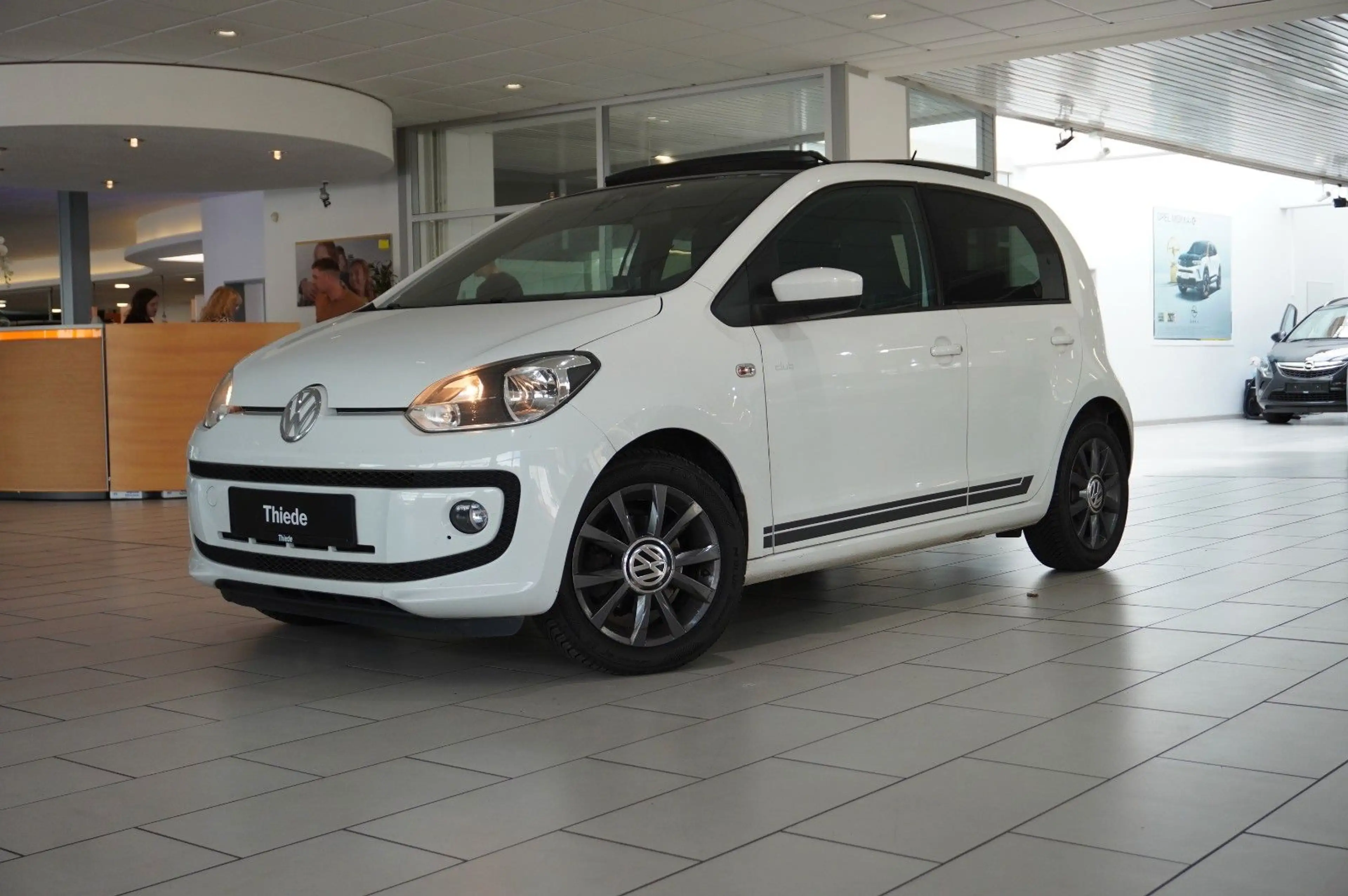 Volkswagen up! 1.0 CLUB 5-TÜR NAVI/SPORT/PANO./SHZ/PDC/TEMP — photo 3