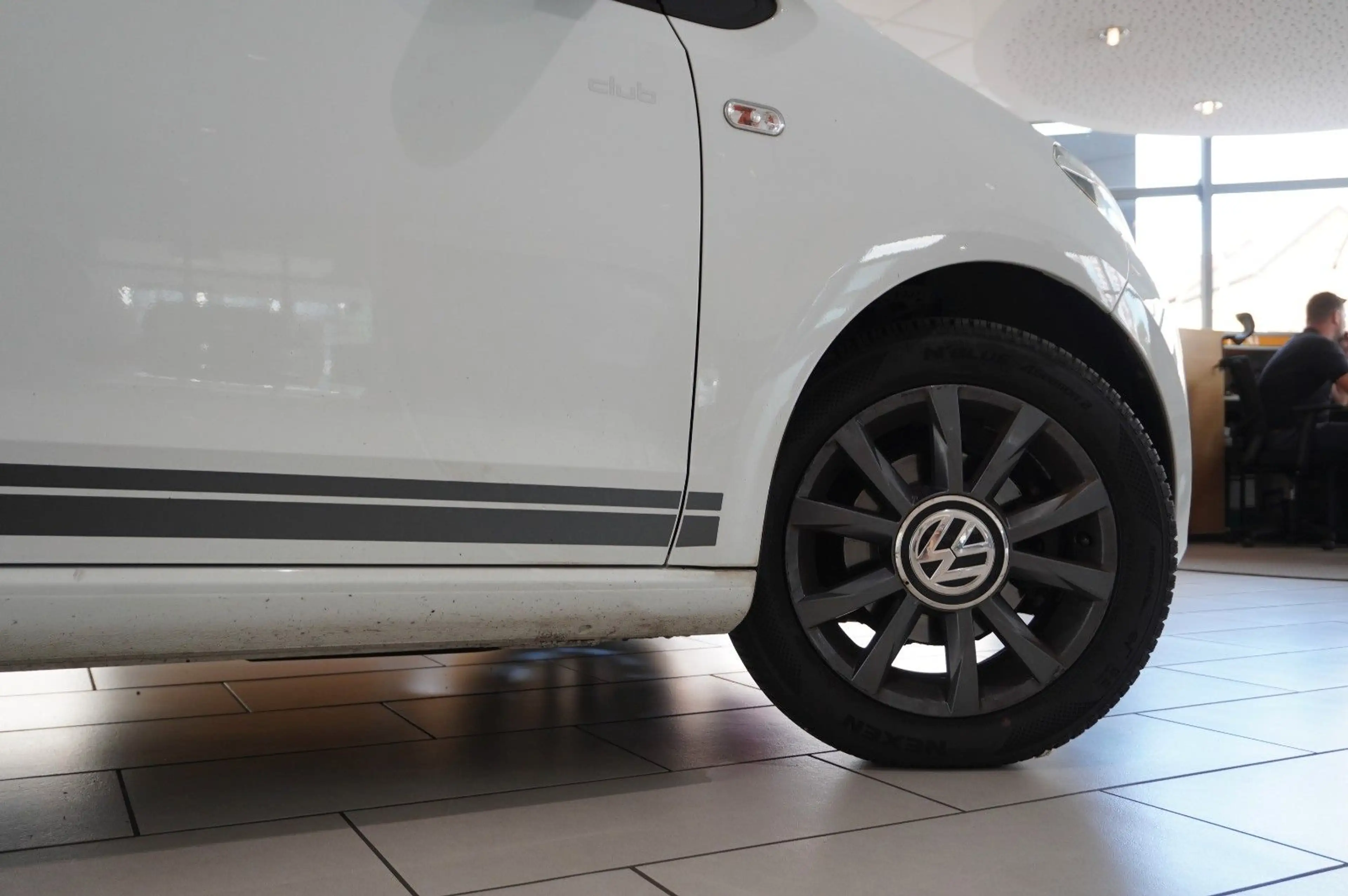 Volkswagen up! 1.0 CLUB 5-TÜR NAVI/SPORT/PANO./SHZ/PDC/TEMP — photo 8