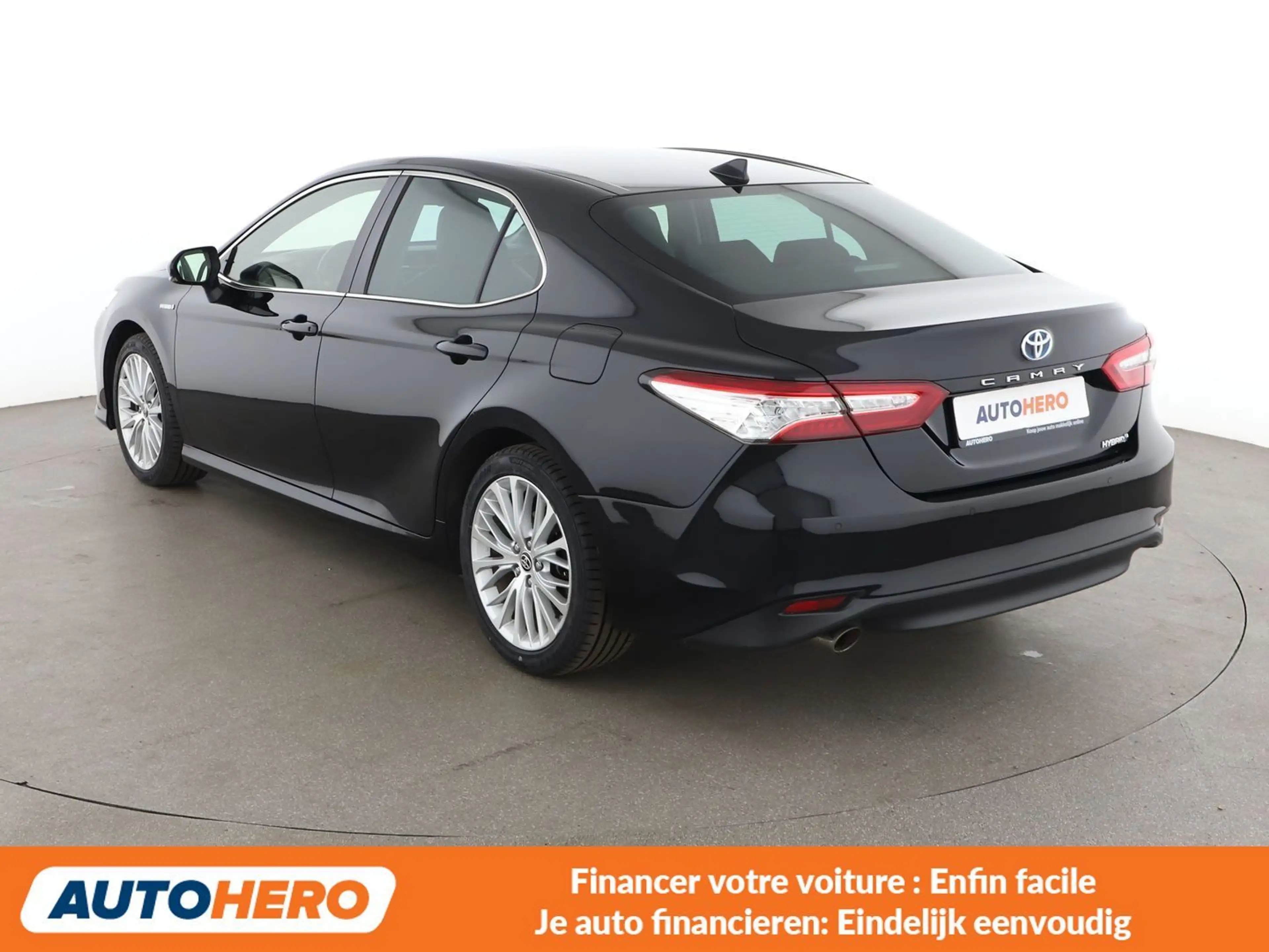 Toyota Camry 2.5 Hybrid Business Edition — photo 4