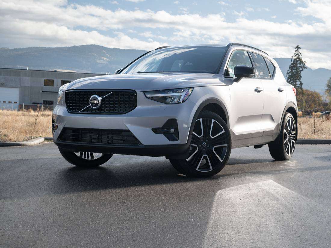 2026 Volvo XC40 PLUS DARK THEME