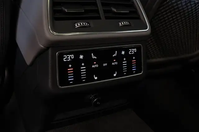 Audi S6 view 14