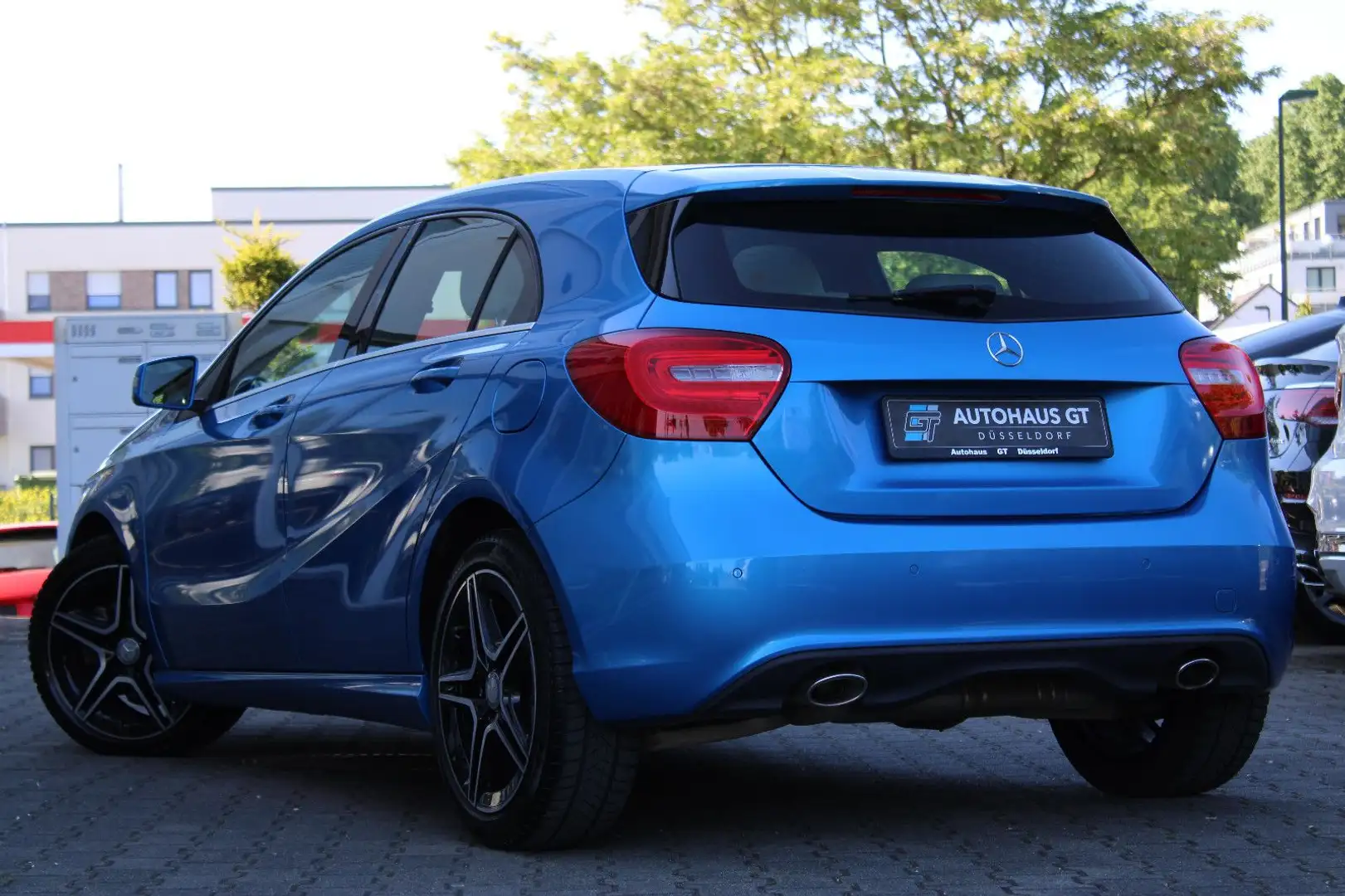 Mercedes-Benz A 220 CDI/AMG/BlueEff/Pano/Navi/Standhzg/BiXen Bleu - 2