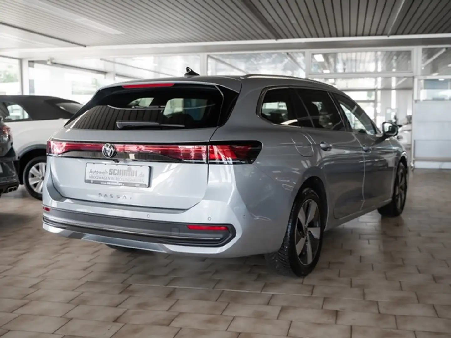 Volkswagen Passat Variant 2,0 TDI DSG Business ACC Navi AHK R-Kamera Silber - 2