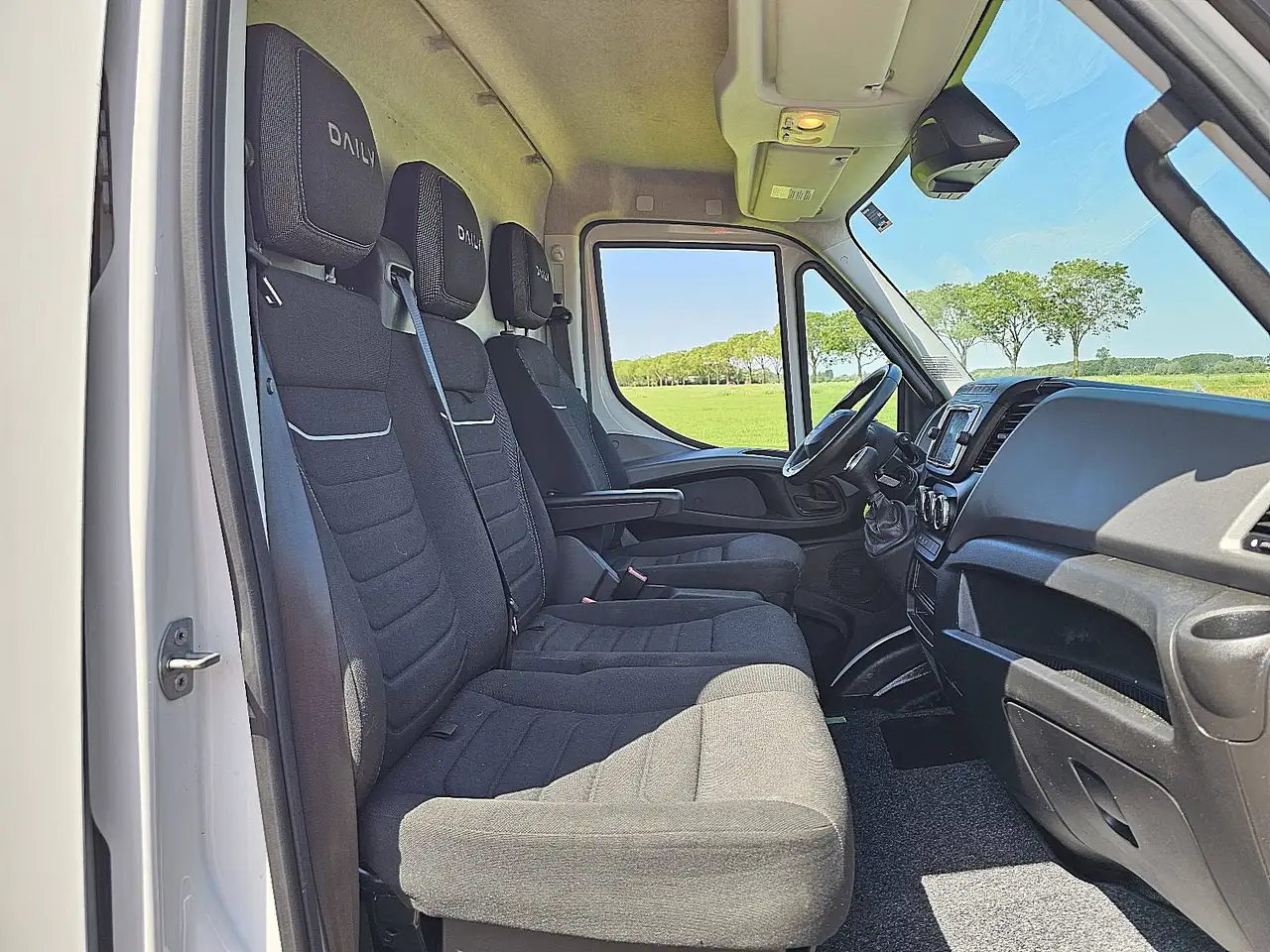 Iveco Daily 2023 — фото 10