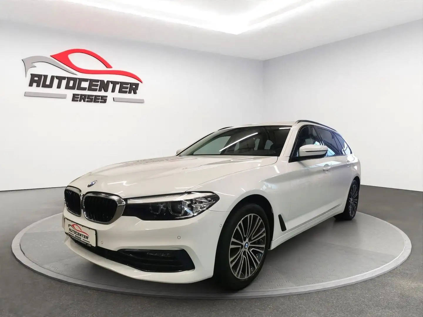 BMW 520 d xDrive Sport Line LED Live Cockpit AHK Weiß - 2