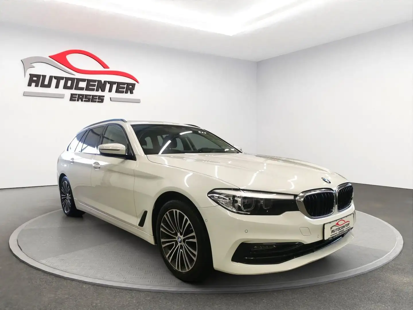 BMW 520 d xDrive Sport Line LED Live Cockpit AHK Weiß - 1