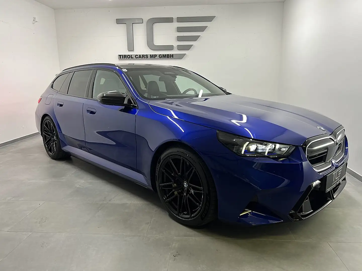 BMW M5 Touring, Pano, Keramic, Ultimate Package, AHK, ... Blu/Azzurro - 1
