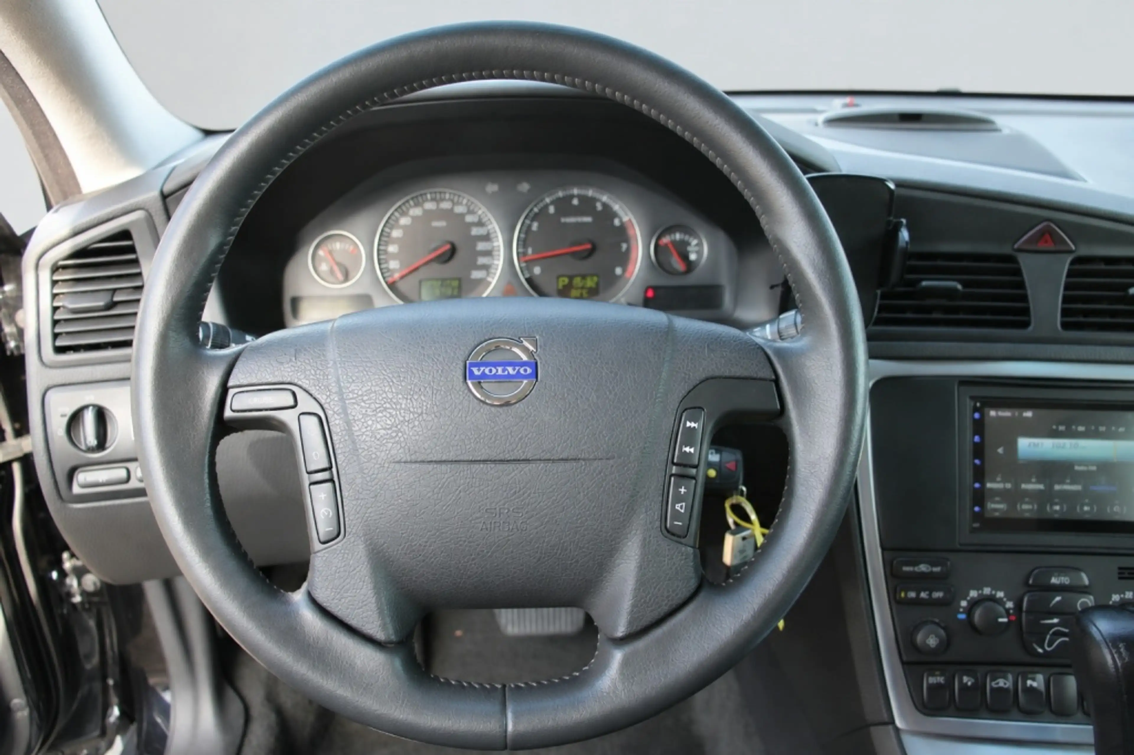 Volvo XC70 2.5 T Kinetic — photo 15