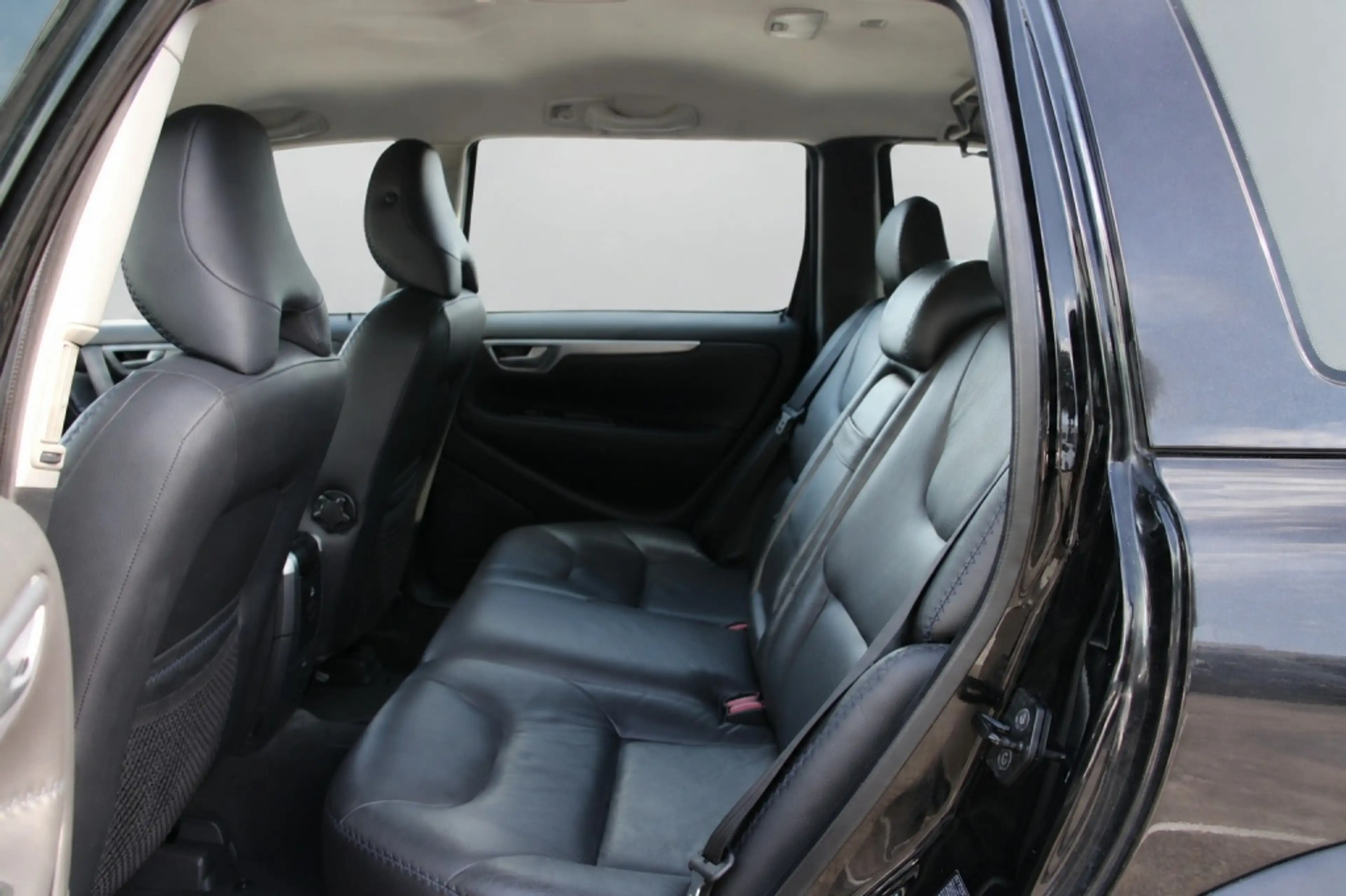 Volvo XC70 2.5 T Kinetic — photo 9
