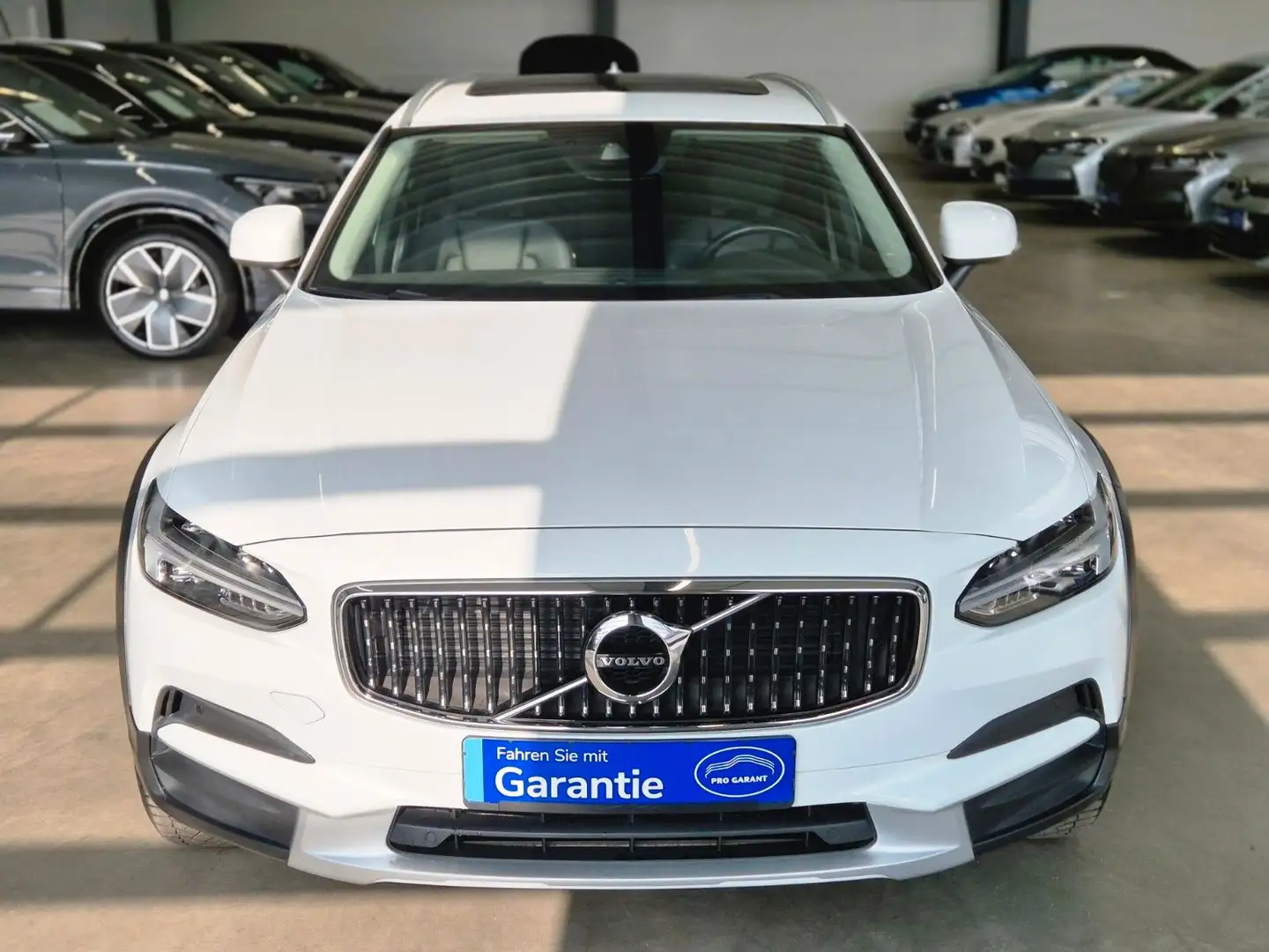 Volvo V90 Cross Country V90 CROSS COUNTRY AWD LEDER NAV LED PANO CAM AHK Weiß - 2