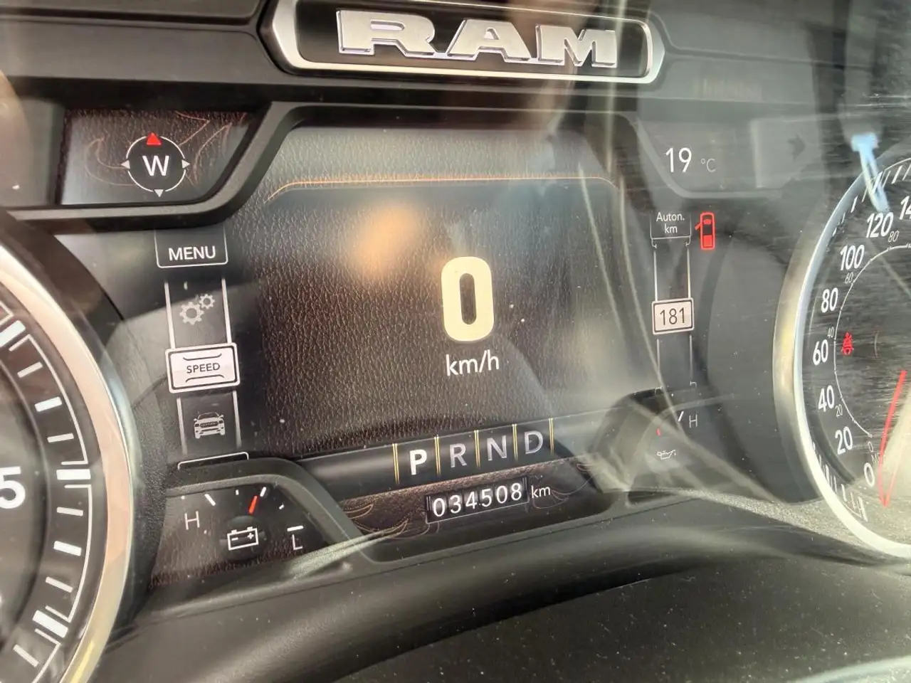 RAM 1500 снимка RAM 1500