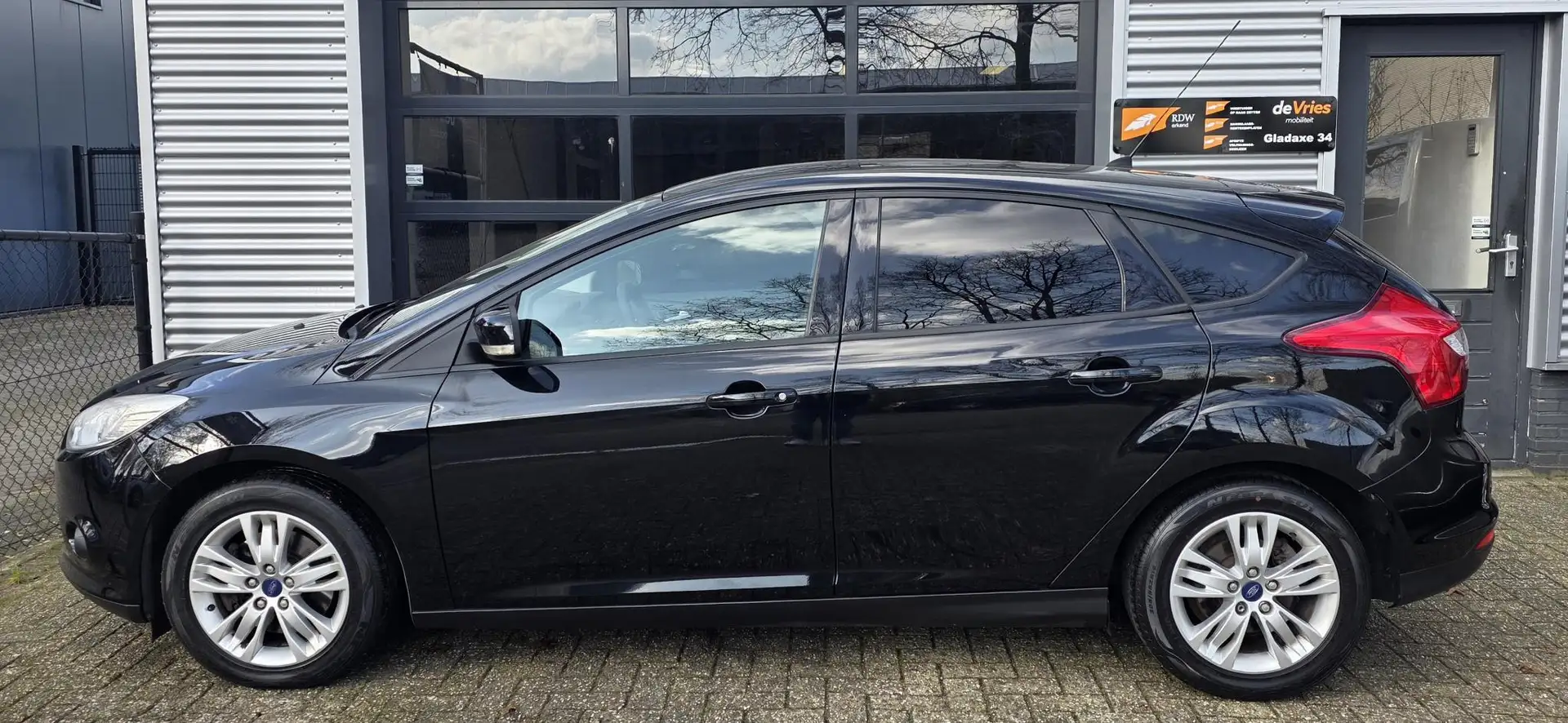 Ford Focus 1.6 EcoBoost Lease Trend **AIRCO-PDC-APK** Schwarz - 2