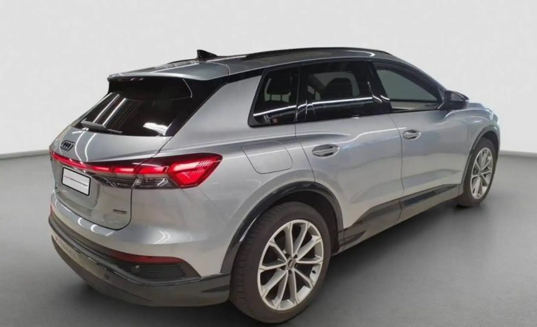 Audi Q4 e-tron 55 e-tron quattro MATRIX/NAVI/AHK Argent - 2