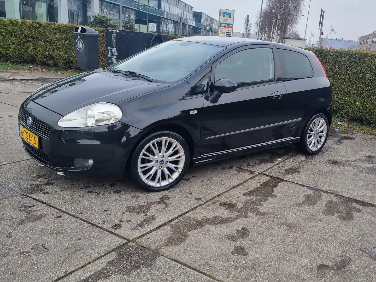 Fiat Punto 1.4-16V Sports. Plus Noir - 1