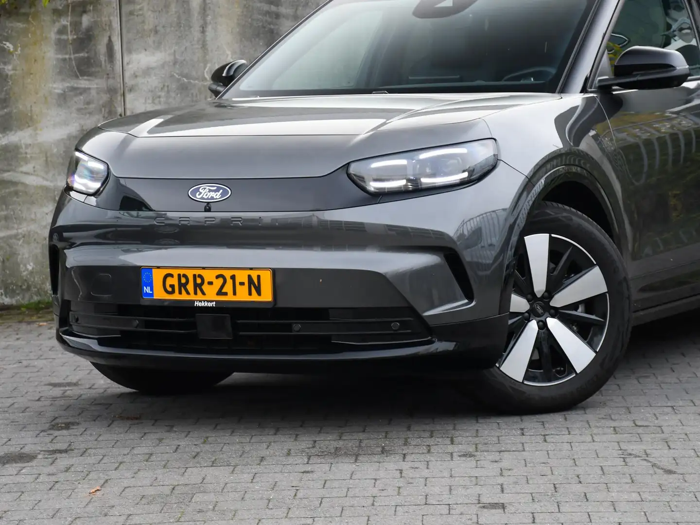 Ford Capri Premium Ext Range 77 kWh 286pk RWD Automaat GRR-21 Gris - 2