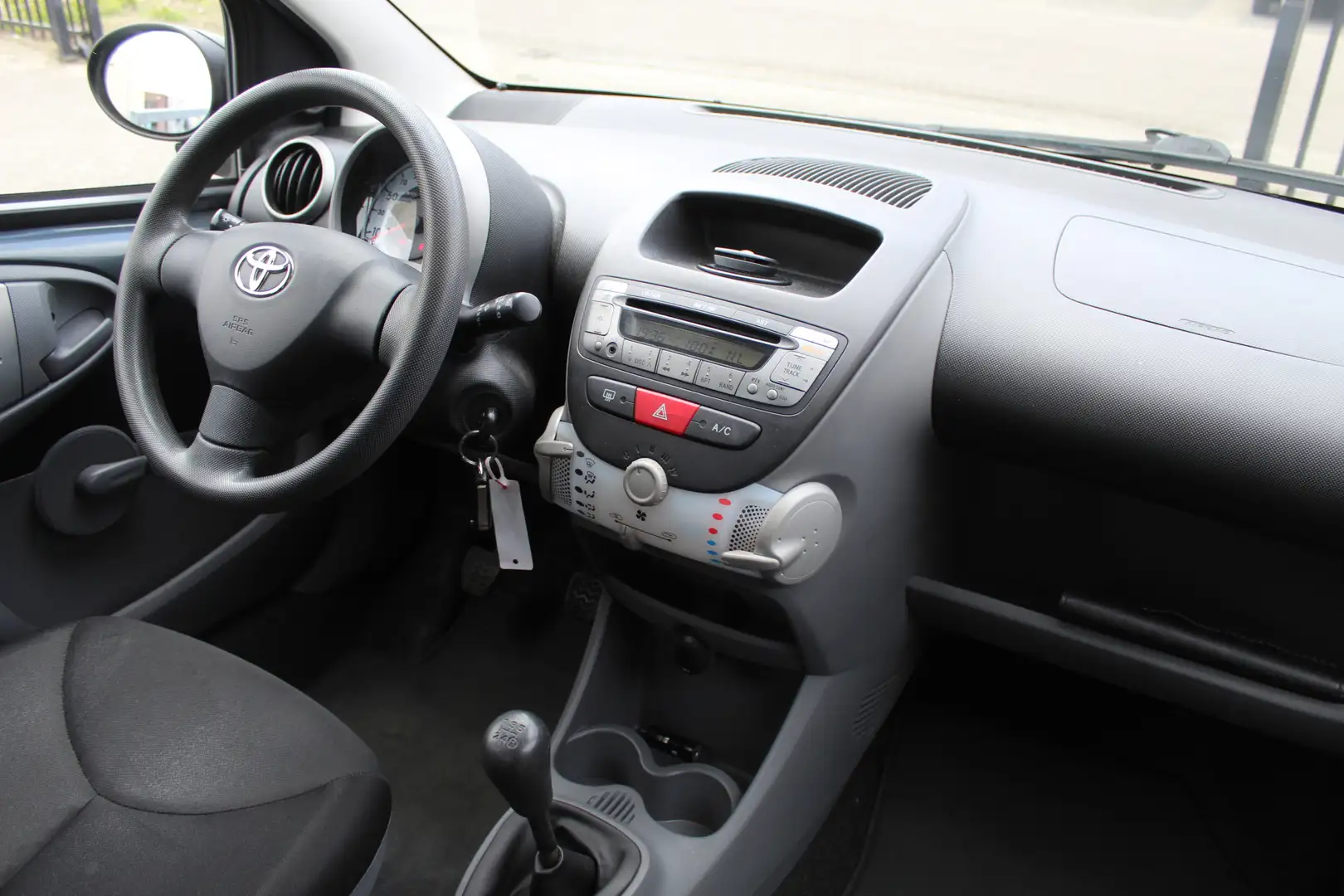 Toyota Aygo 1.0-12V 5-Deurs Access Airco/Radio-CD speler/Aux. Gris - 2