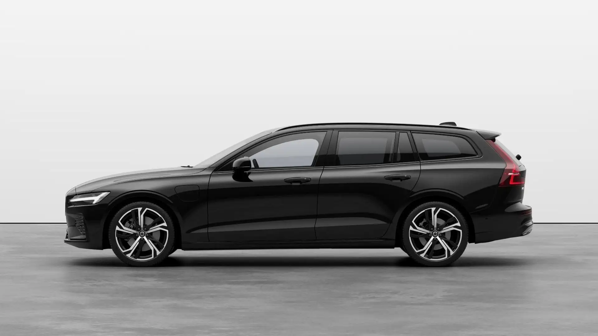 Volvo V60 Ultra, T6 eAWD Plug-in Hybrid, Elektrisch/Benzin, Schwarz - 2