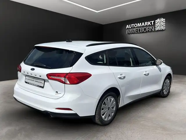 Ford Focus view 5