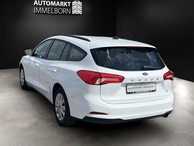 Ford Focus view 11