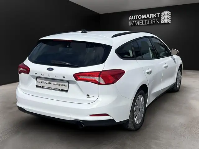 Ford Focus view 12