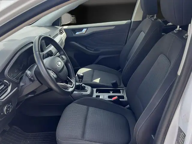 Ford Focus view 15