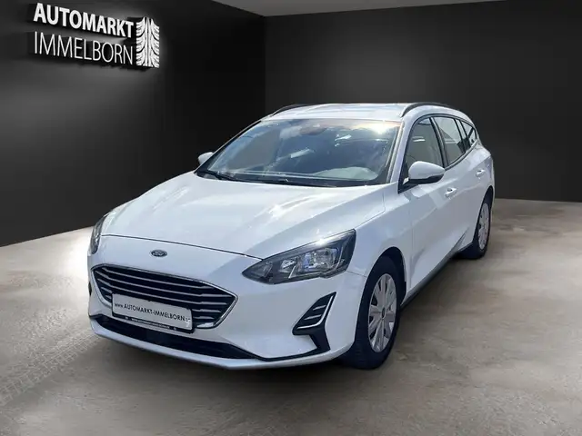Ford Focus view 3