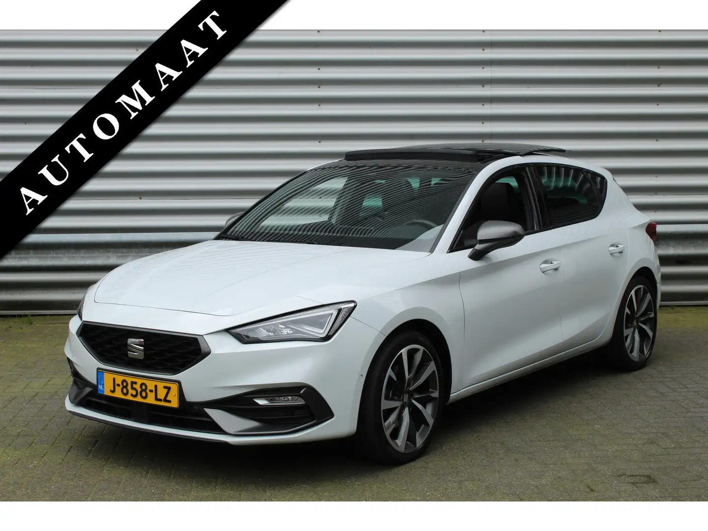 SEAT Leon 1.5 eTSI 150pk FR Launch Edition DSG7 Panoramadak Wit - 1