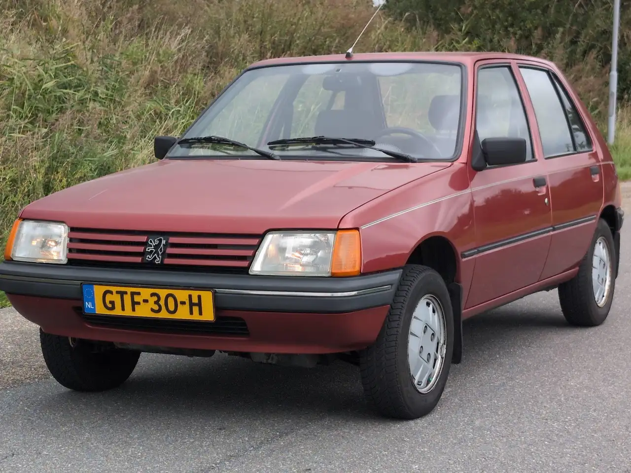 Peugeot 205 Bordeaux 1987 | APK | 61.205km | Nette Oldtimer, foto 4