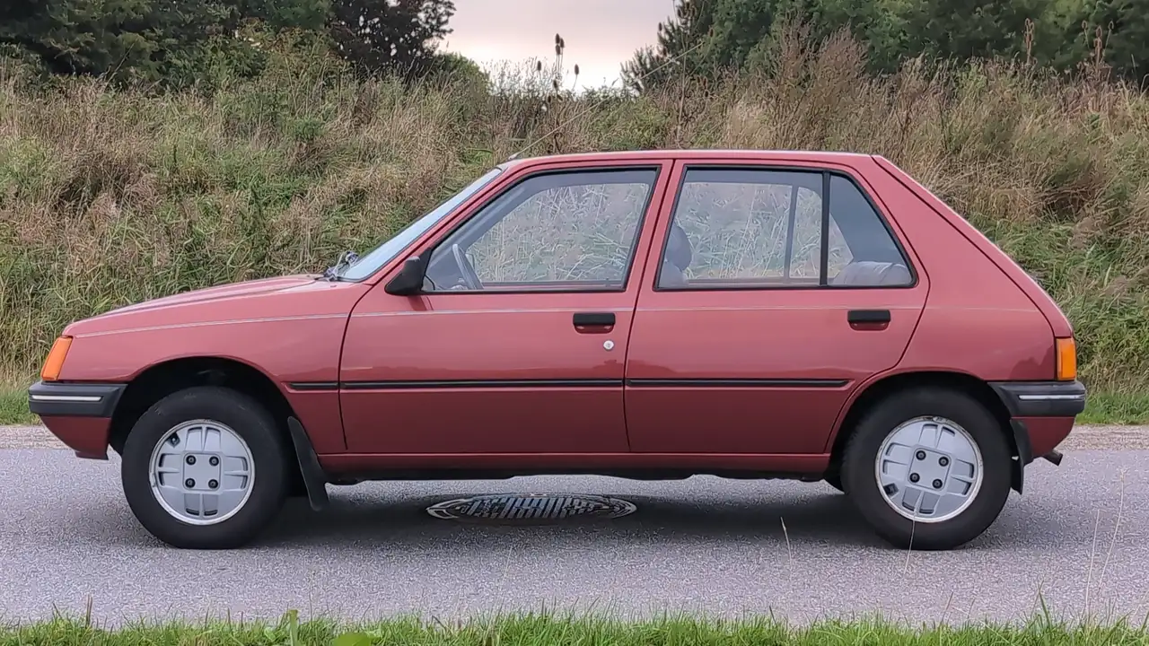 Peugeot 205 Bordeaux 1987 | APK | 61.205km | Nette Oldtimer, foto 9