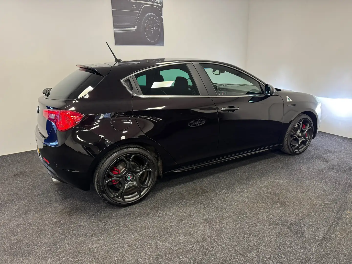 Alfa Romeo Giulietta 1.7 TBi Quadrifoglio Verde Launch Edition Zwart - 2