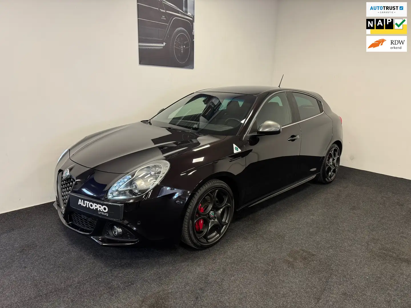 Alfa Romeo Giulietta 1.7 TBi Quadrifoglio Verde Launch Edition Zwart - 1