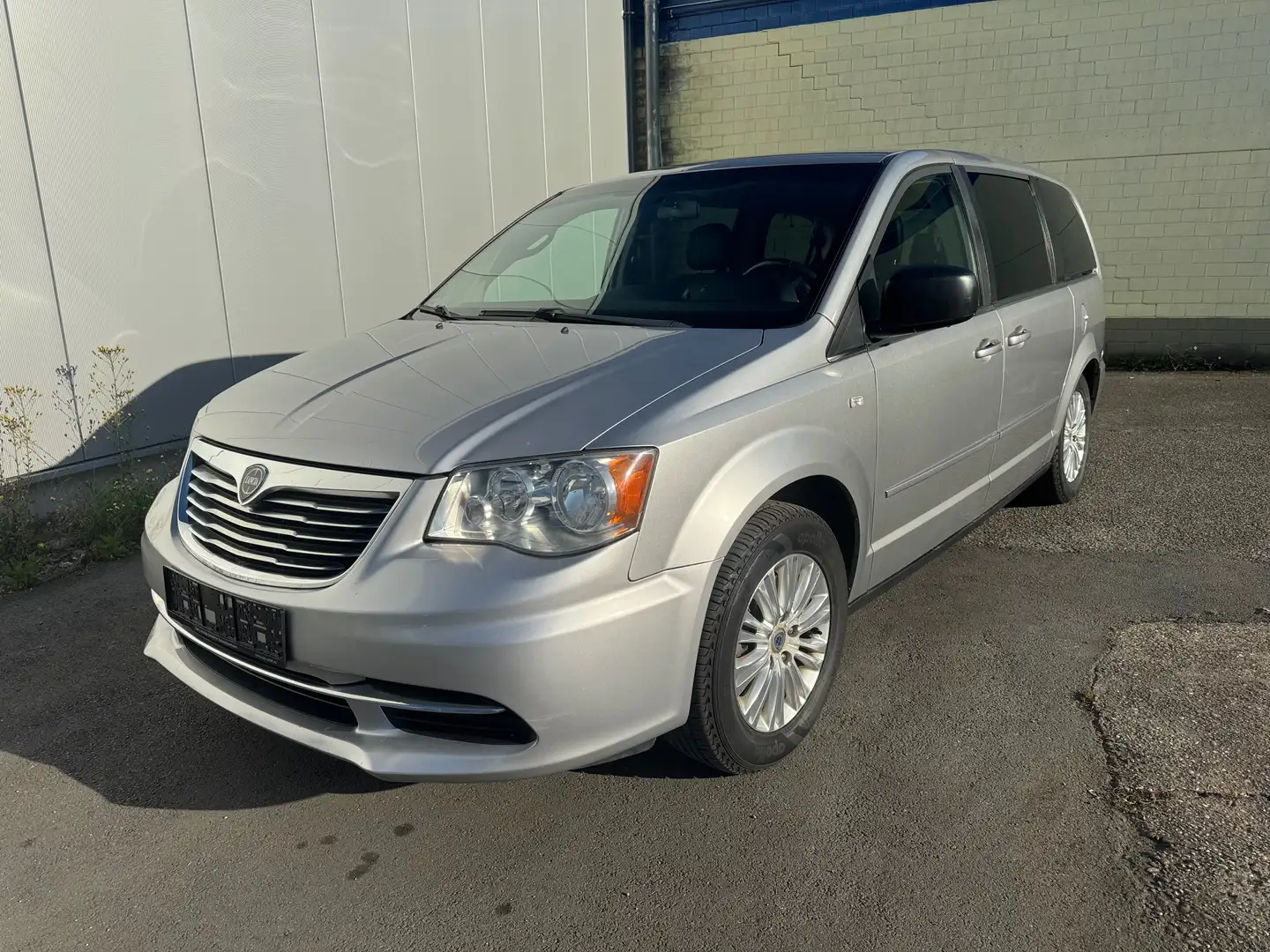 Lancia Voyager Voyager 2.8 Multijet 16v Silver Srebrny - 1