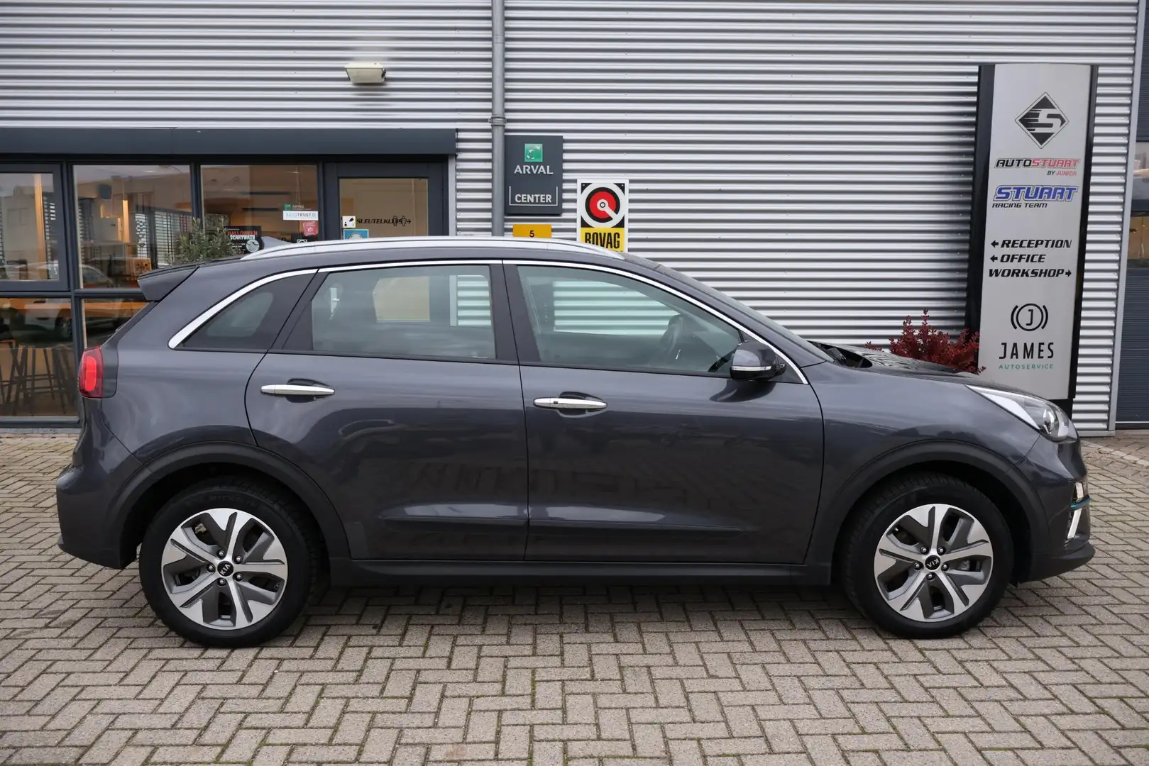 Kia e-Niro DynamicLine 64 kWh SOH 100% | 1e Eigenaar | NL-Aut Grijs - 2