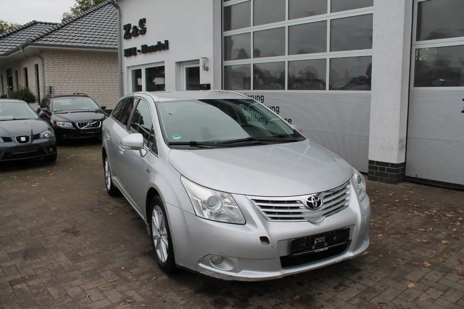 Toyota Avensis Combi Edition 2.2 D-4D Automatik Silber - 1