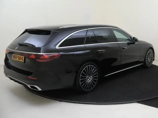 Mercedes-Benz E-Class view 4