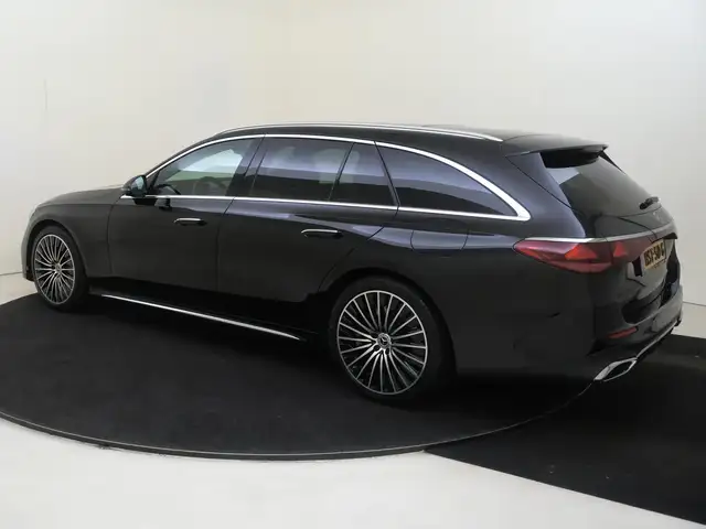 Mercedes-Benz E-Class view 3