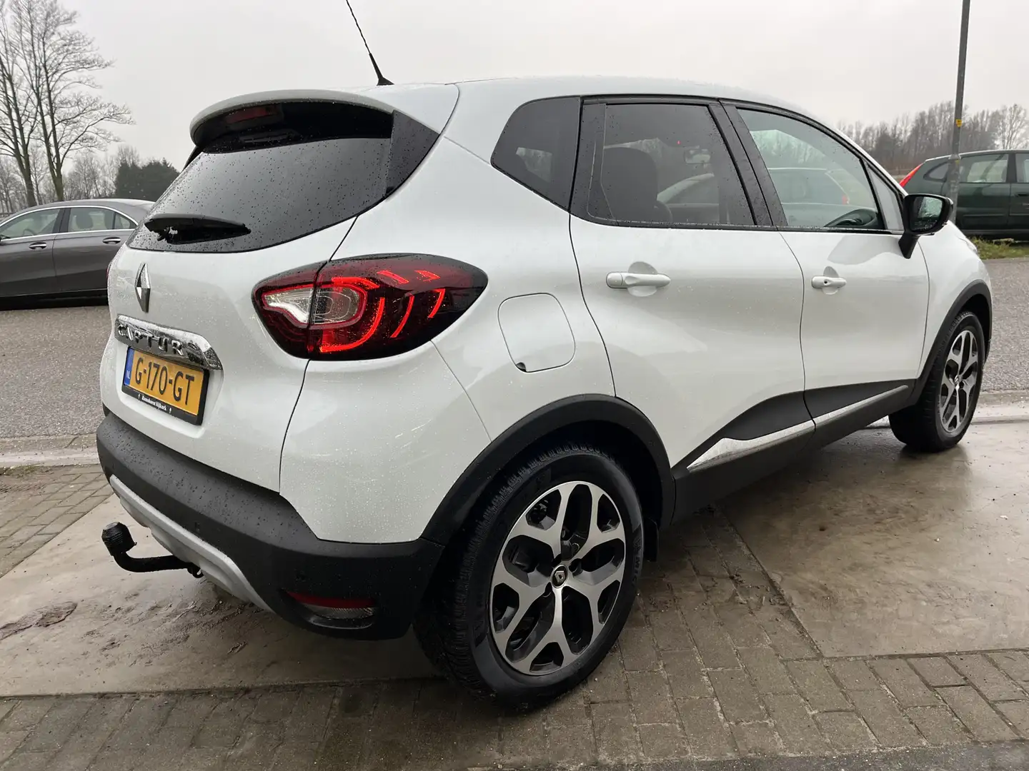 Renault Captur 0.9 TCe Intens / Trekhaak / 17'' LMV / Keyless / P White - 2
