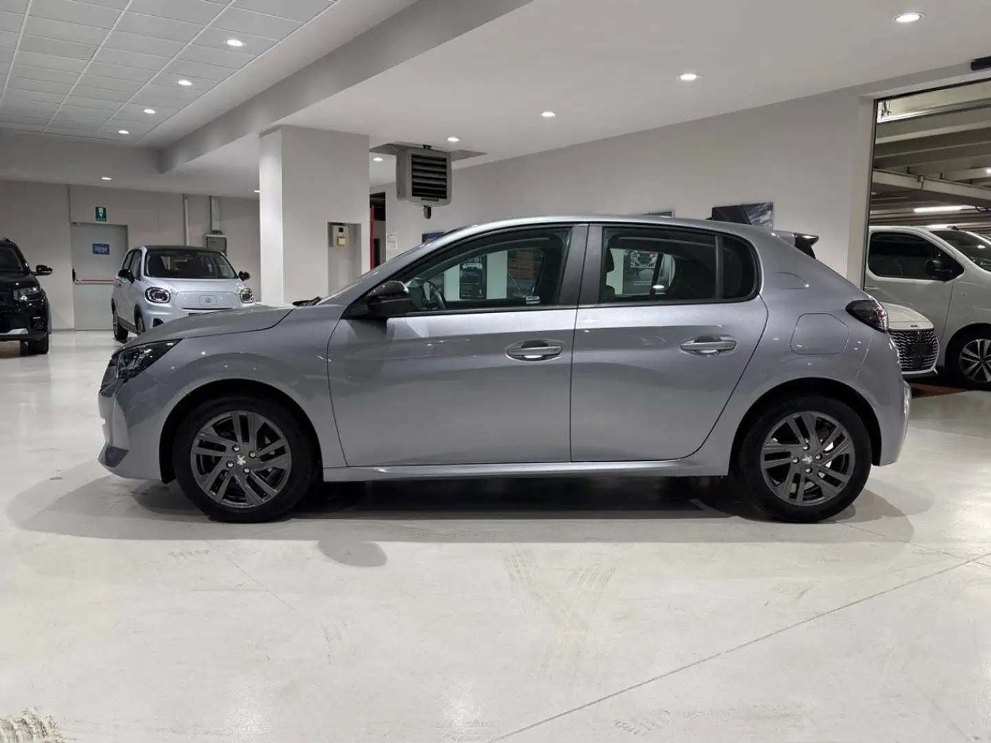 Peugeot 208 Active Pack PureTech 75 S/S Grau - 2