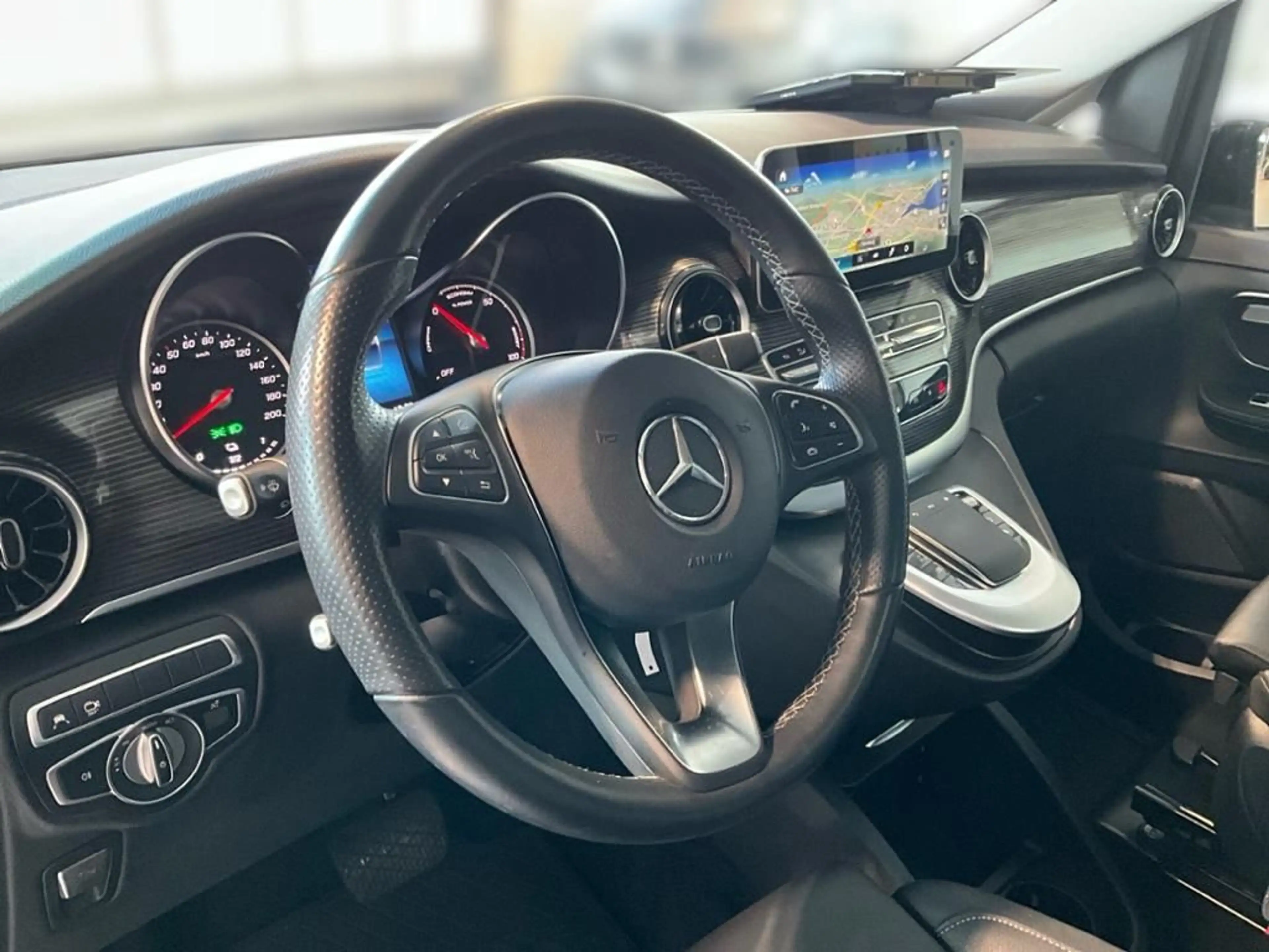 Mercedes-Benz EQV 300 300 lang 360 AUT Facelift Fernlichtass. Kam. — photo 9