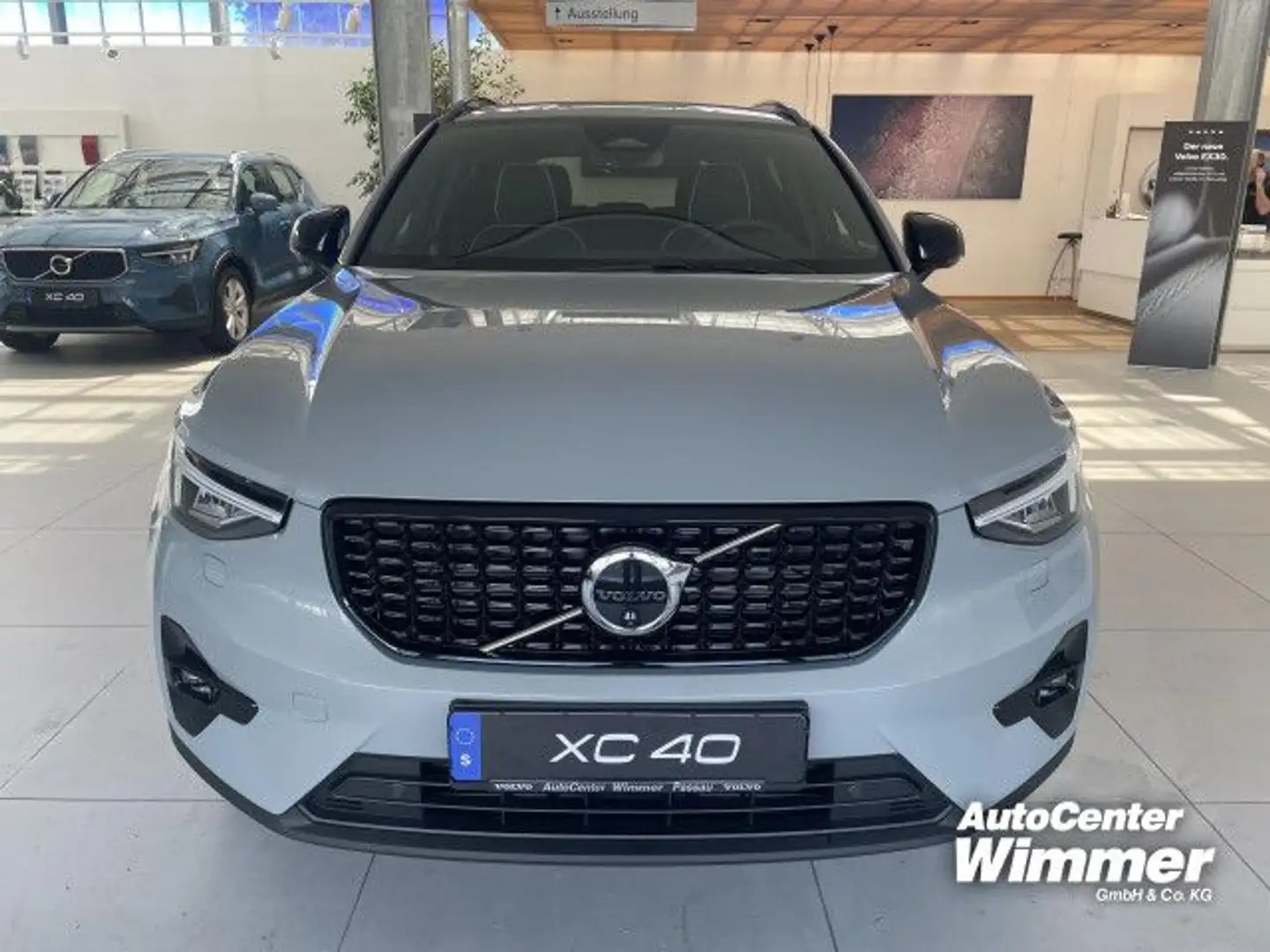 Volvo XC40 B4 B DKG Ultimate Dark Standheizung MildHybri Grau - 2