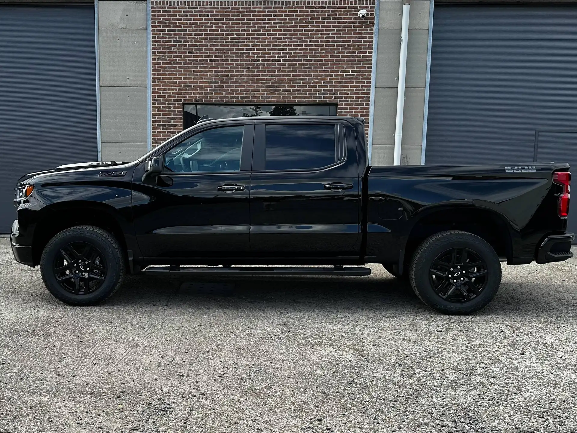 Chevrolet Silverado 2026 검정 사진 2