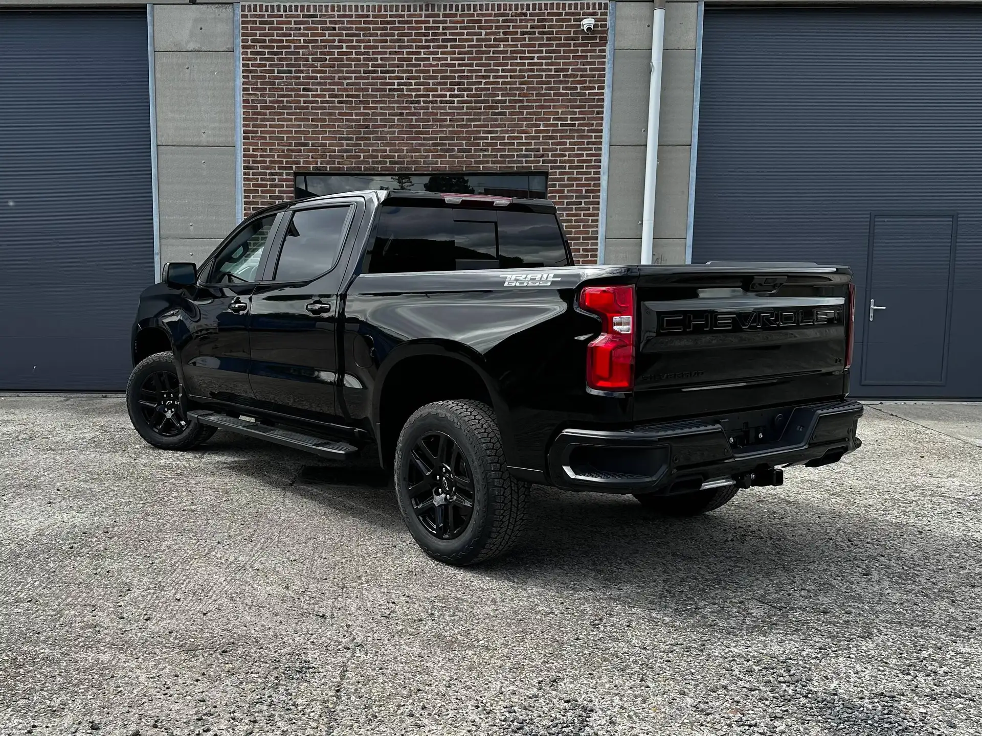 Chevrolet Silverado 2026 검정 사진 3