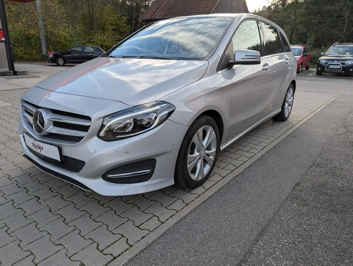 Mercedes-Benz B 180 Urban Navi Kamera LED SHZ Argent - 2