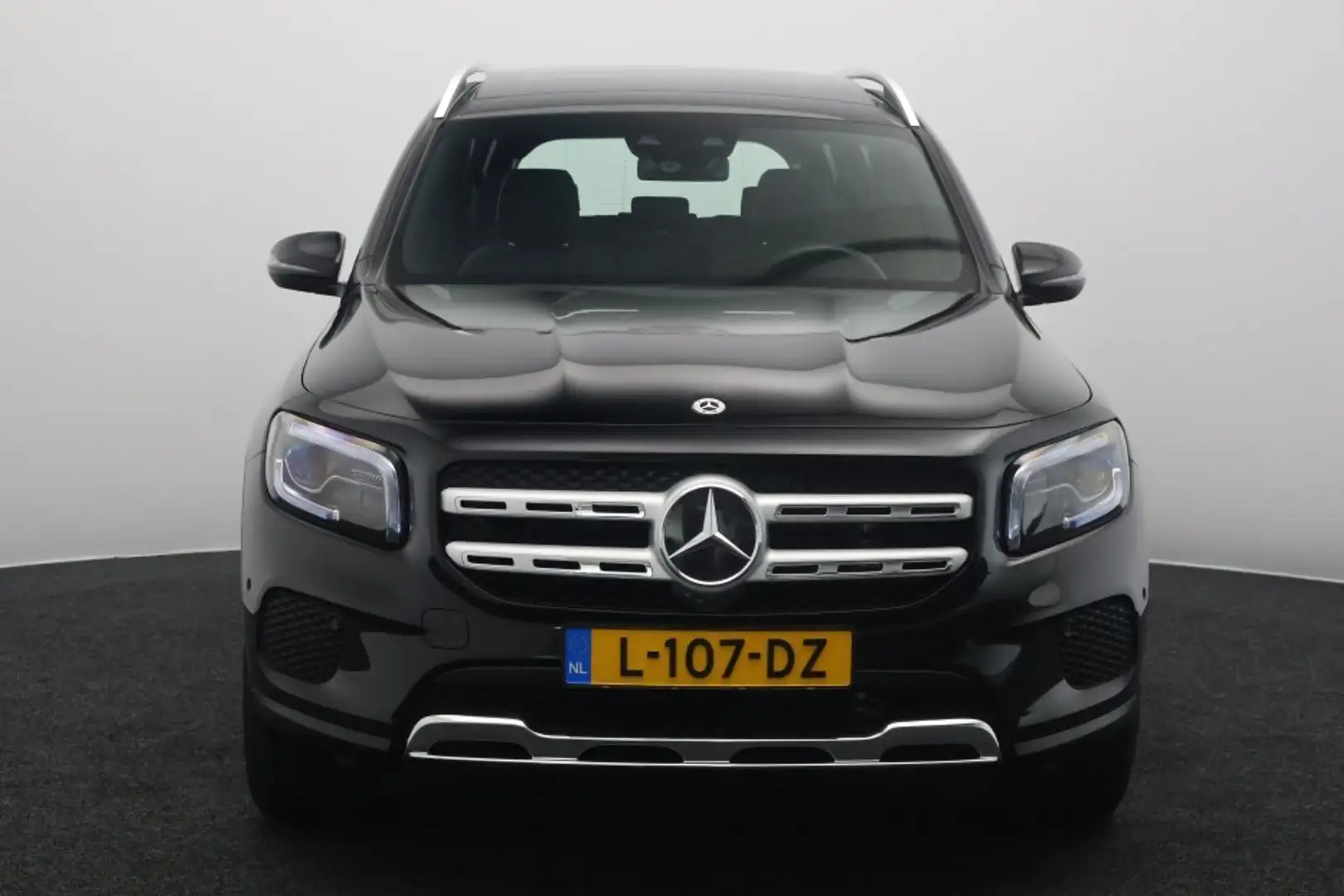 Mercedes-Benz GLB 200 d Business Solution Luxury | Panoramdak | Leer | S Zwart - 2
