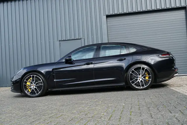 Porsche Panamera view 4