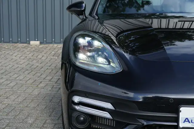 Porsche Panamera view 9