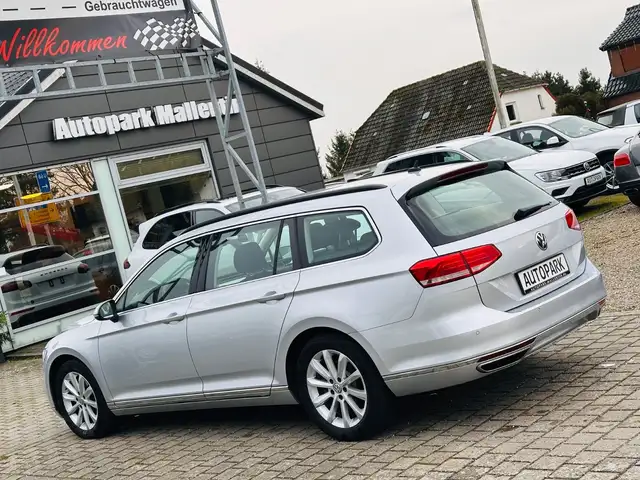 Volkswagen Passat view 4