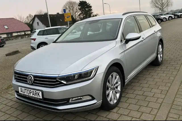 Volkswagen Passat view 3